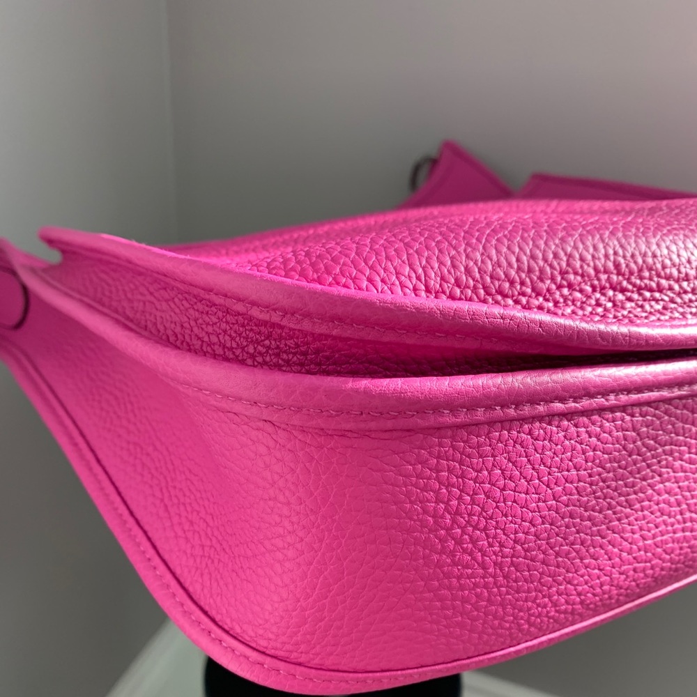 Hermes | Evelyne PM Magnolia Crossbody Bag - Picture 4 of 8